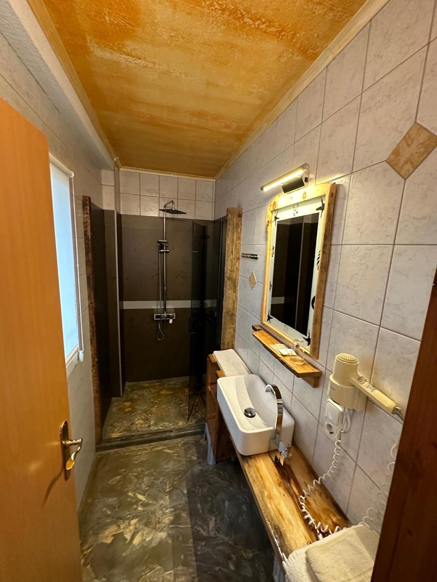 Gasthof Zum Loewen Aschau Im Zillertal Esterno foto